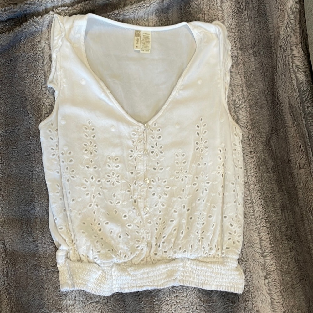 White tank top. Size medium. Good condition.